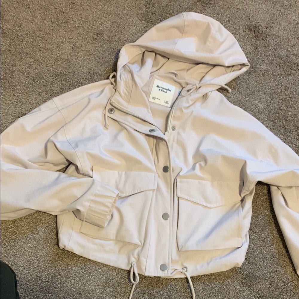 Abercrombie & Fitch Cream Utility Jacket with Hood and Cropped Style